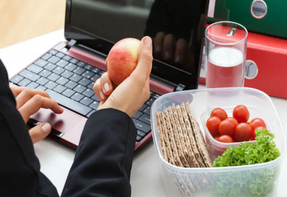 Nutrition & Mental Health in Working Women: Experts Explain the Connection